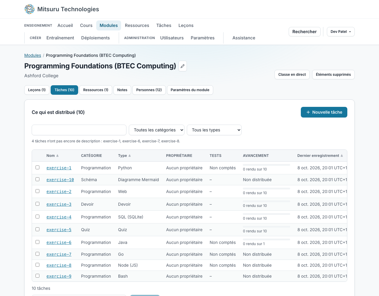 Une page de module listant dix tâches avec leur type, leurs tests, leur date limite, le nombre d’élèves à qui elles ont été distribuées et leur dernier enregistrement